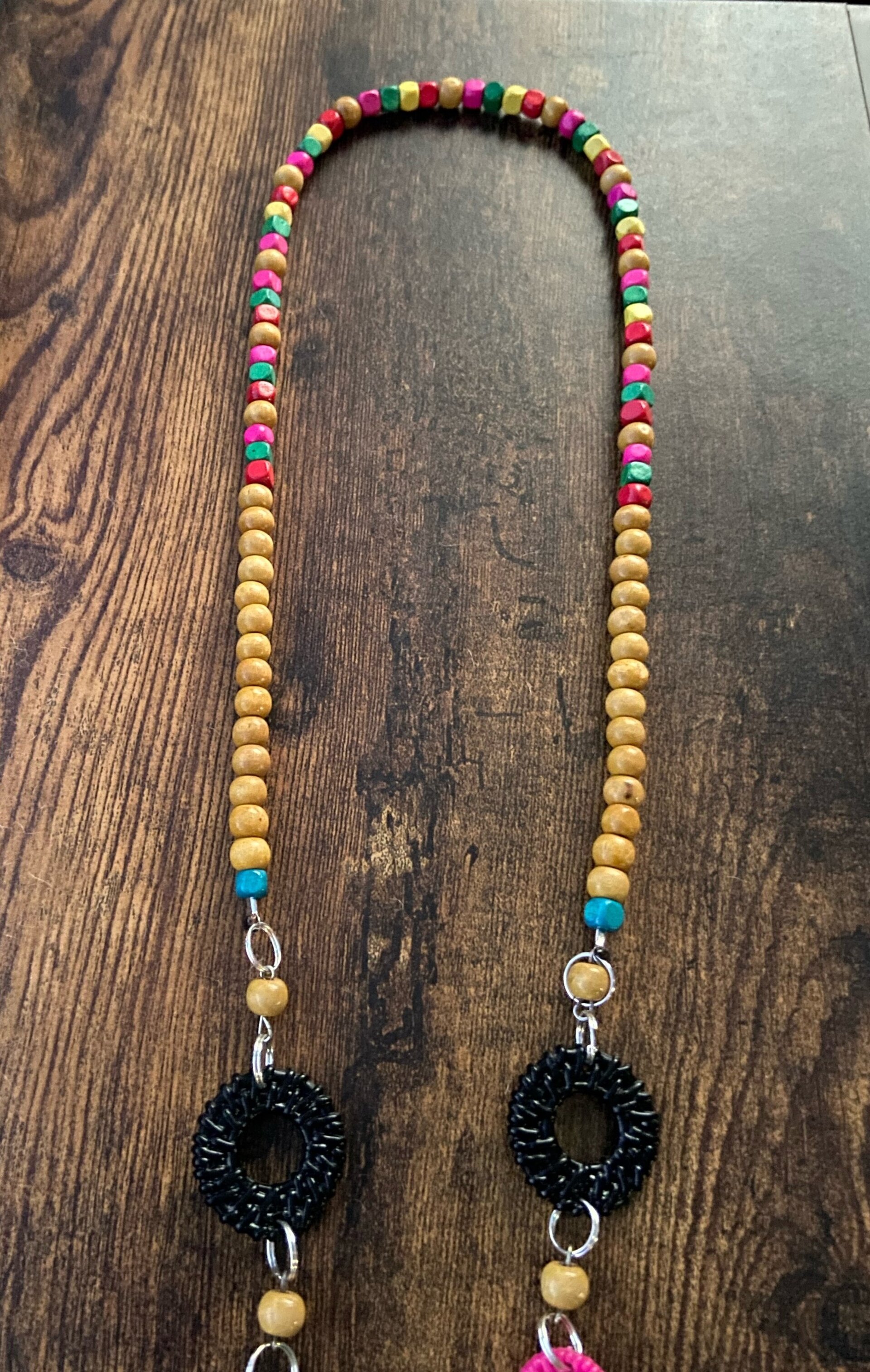Collar de madera con cuentas de colores - 2