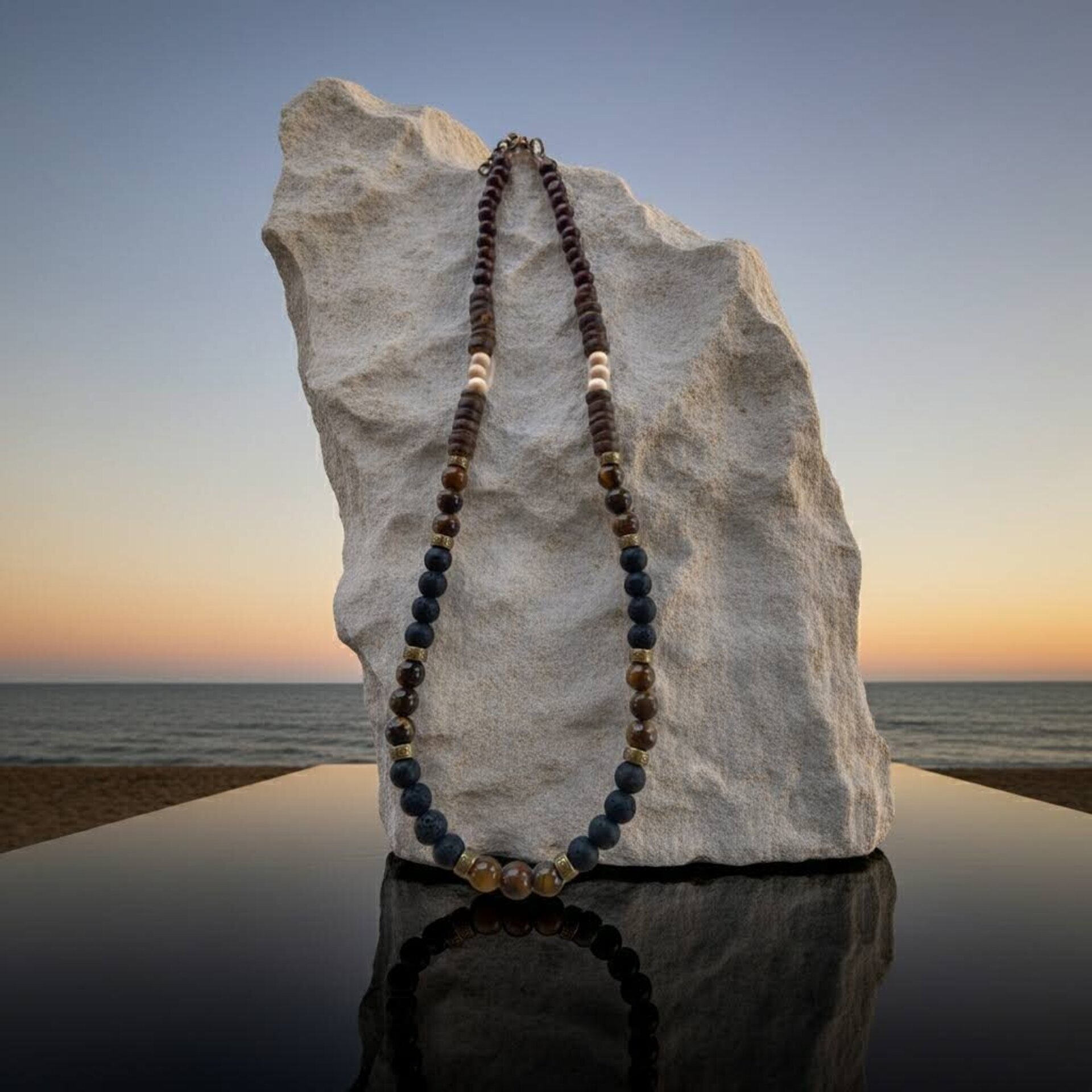 Collar bohemio para hombre piedra volcánica y ojo de tigre - 10