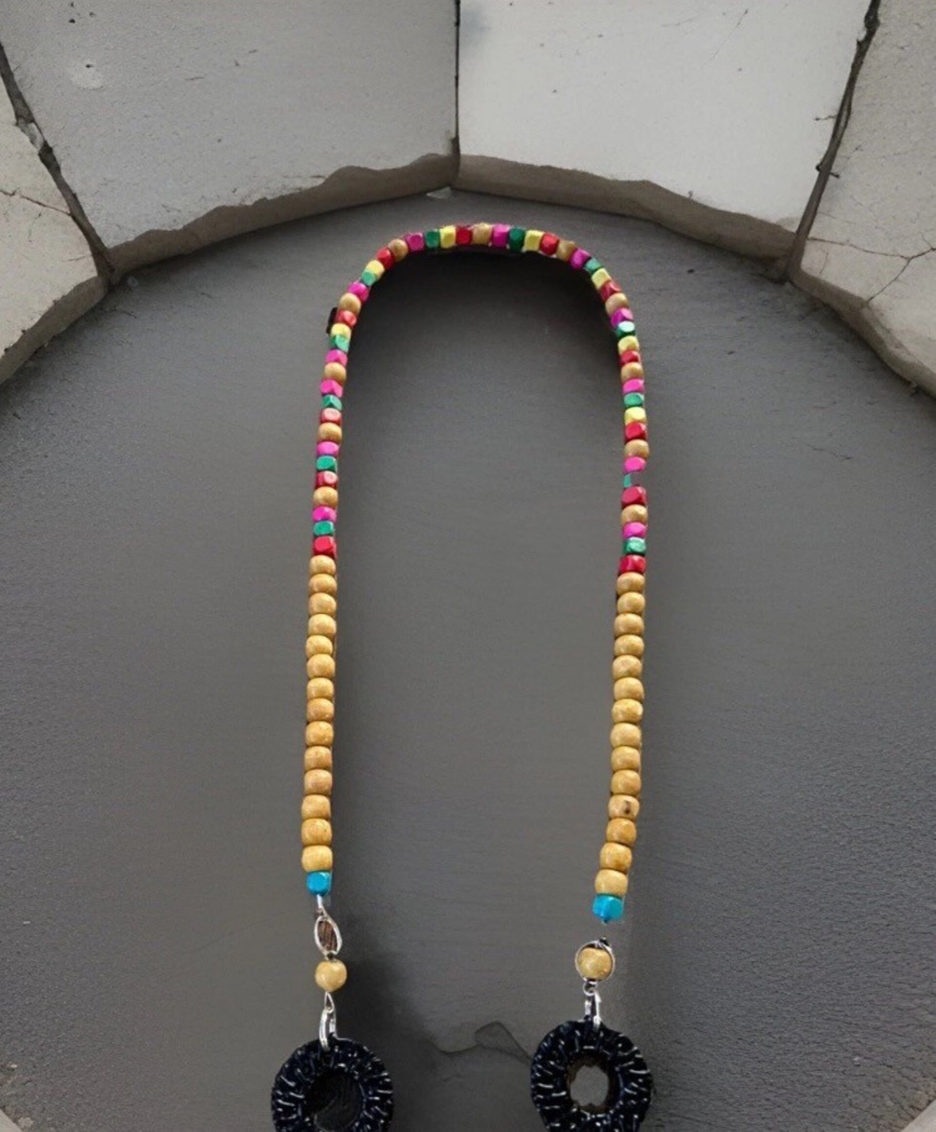Collar de madera con cuentas de colores - 4