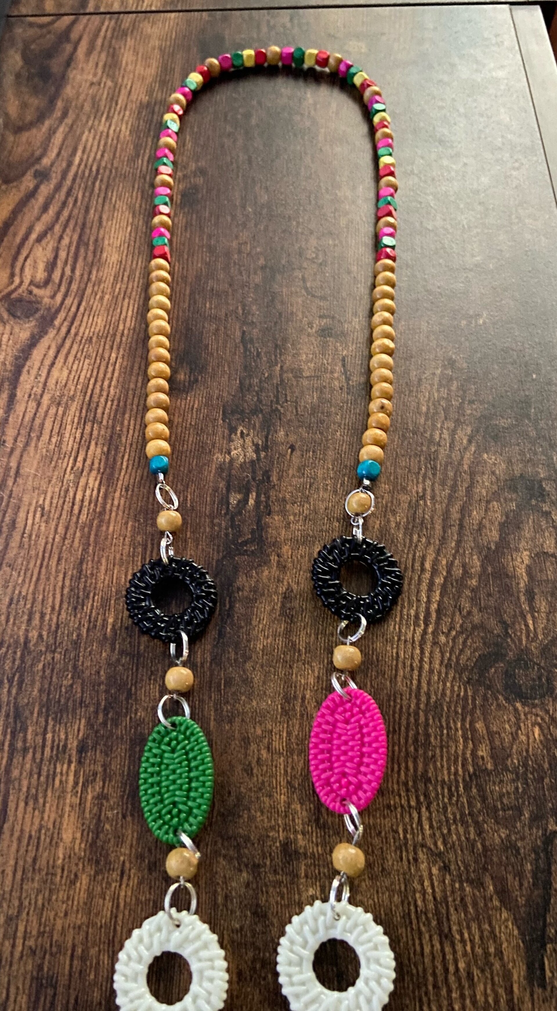 Collar de madera con cuentas de colores - 3