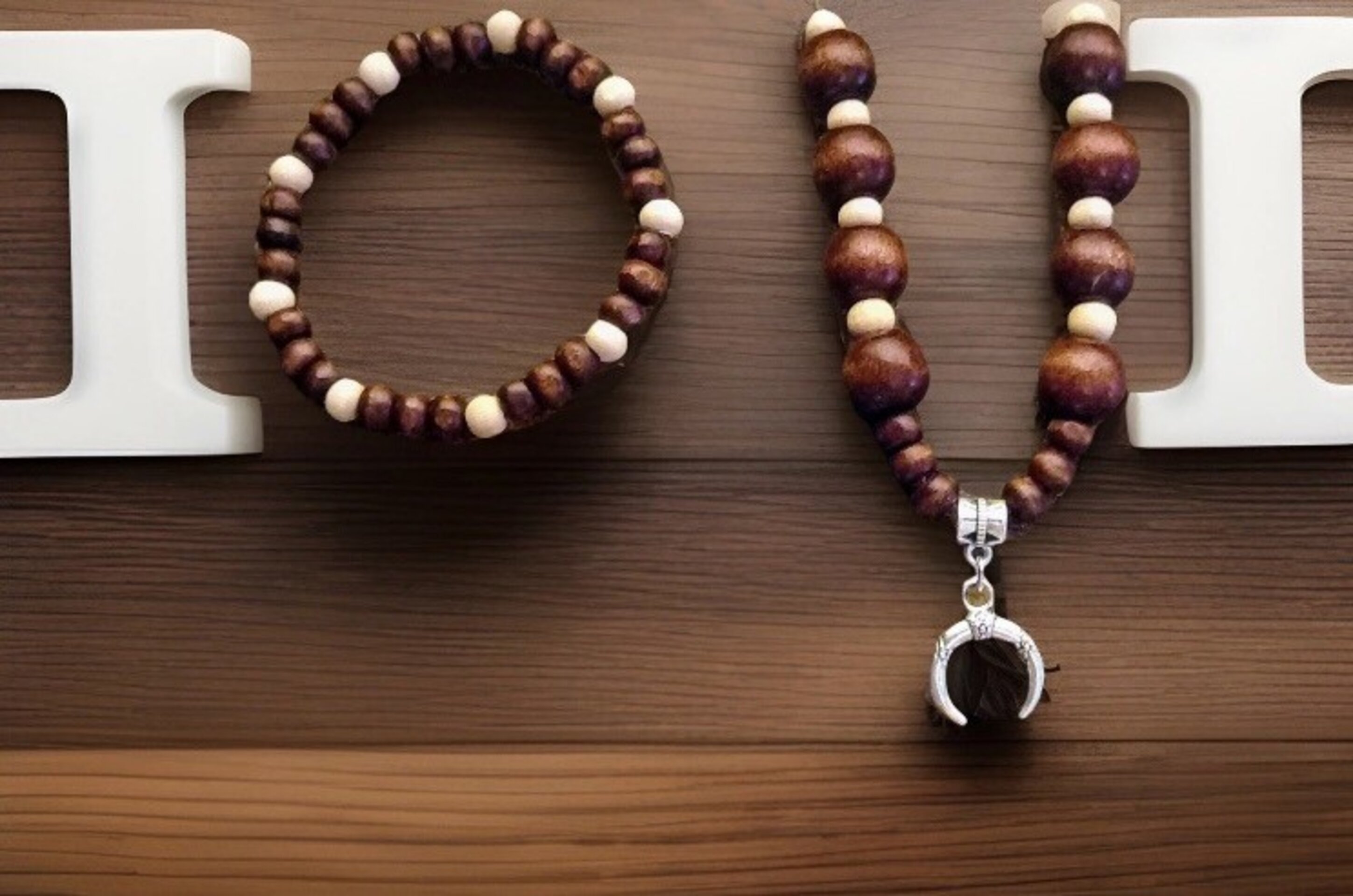 Conjunto pulsera y collar de madera con colgante cuerno - 2