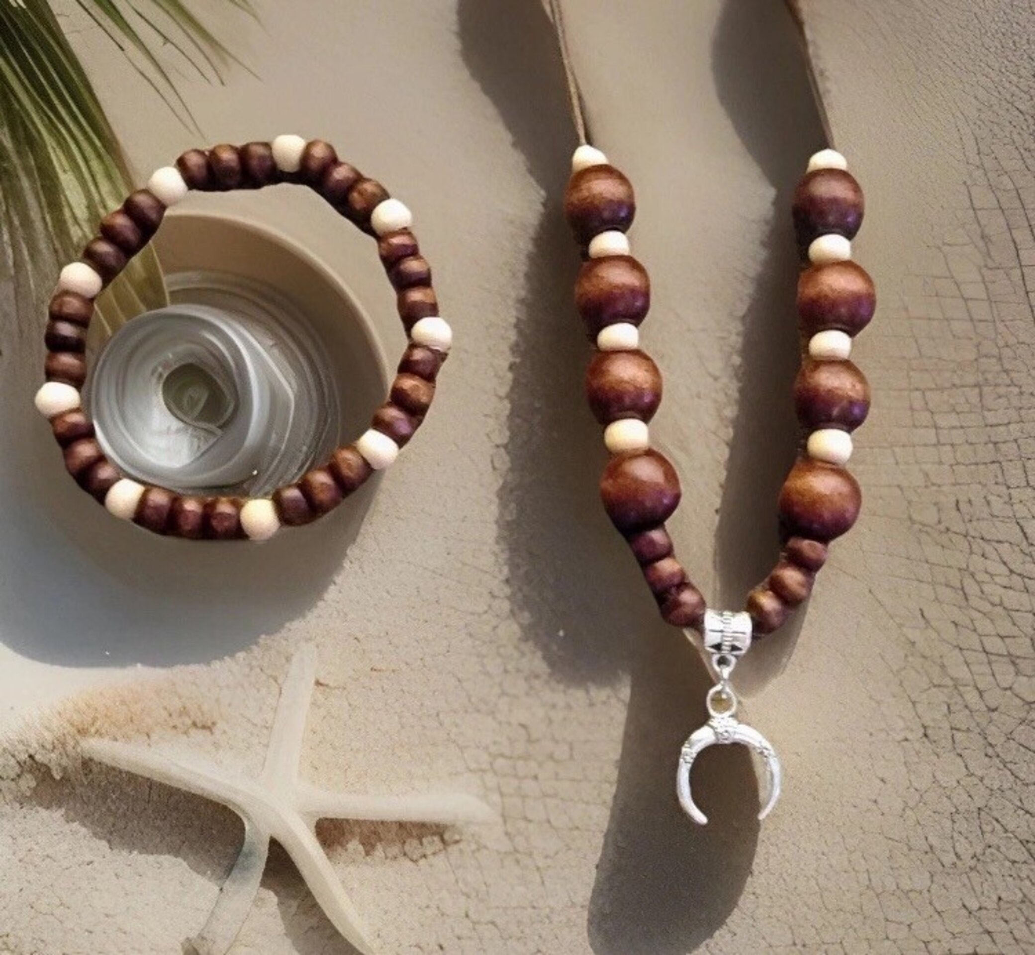 Conjunto pulsera y collar de madera con colgante cuerno - 4