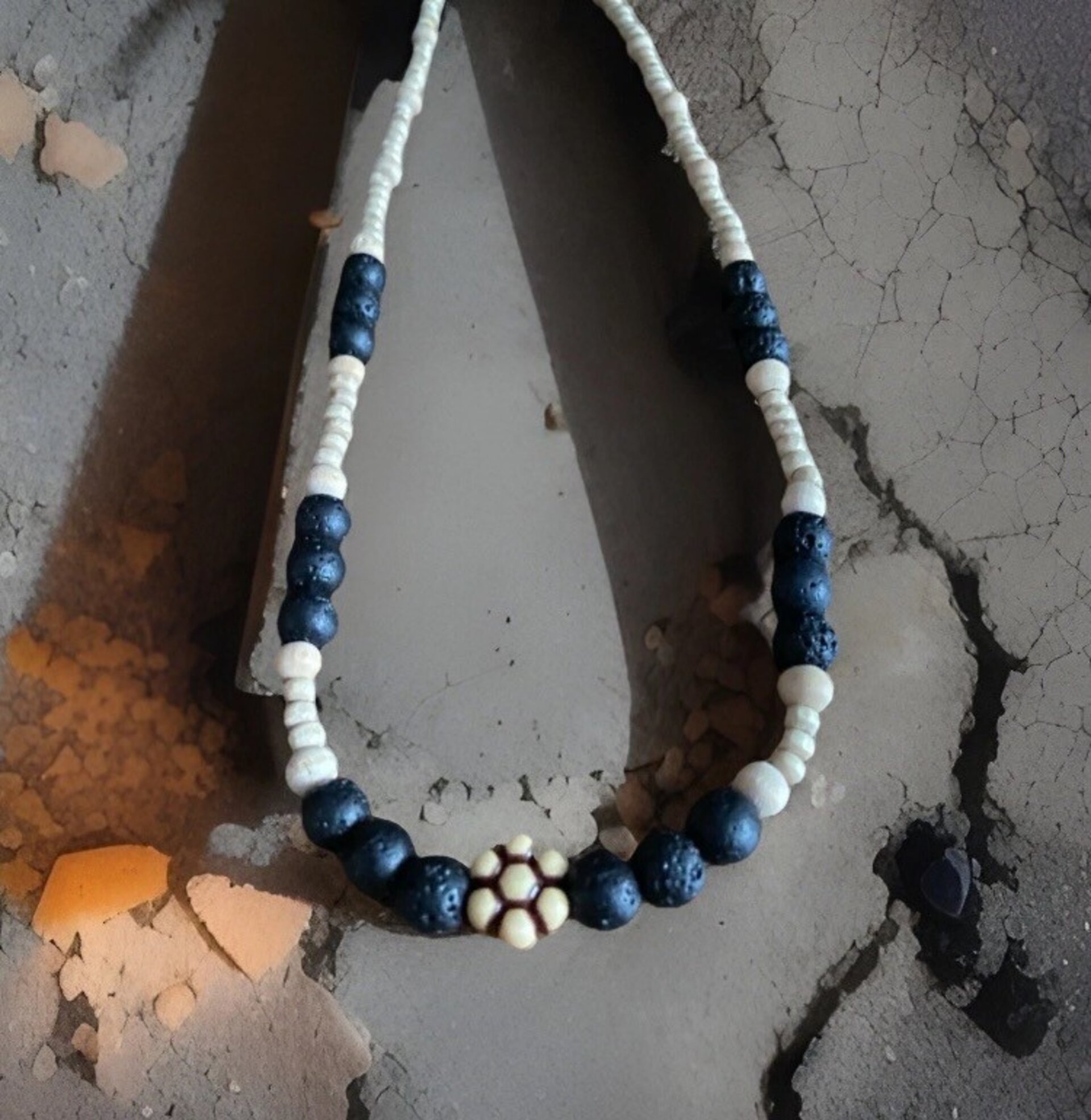 COLLAR PROTECCIÓN PIEDRA VOLCÁNICA - 2